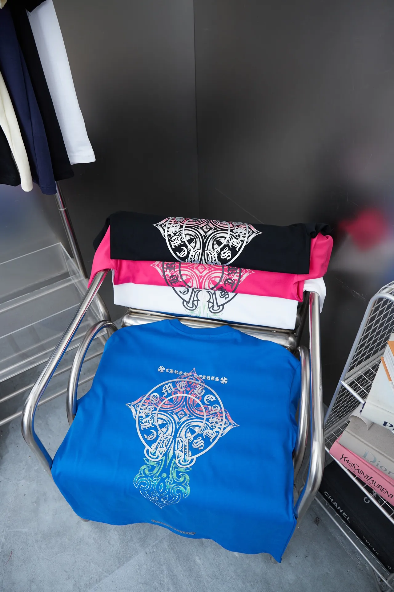 🅿️210 Ch*ome Hearte CH 25SS early spring new model, silicone printed hot diamond short sleeves, light luxury, essential item for daily commuting for men and women, correct version, welcome to compare, detailed features · 320g 100% pure cotton double yarn jersey fabric · Custom dyed in the same vat, special thickened 32 count double strand 1X1 thread · Digital direct printing cross✝️➕Imported Australian matte pearlescent diamonds➕Three-dimensional silicone heart pattern · Double-needle stitching across seams · Original main mark washed tag brand moisture-proof paper packaging Color: Black/White/Blue/Rose Size: S/M/L/XL